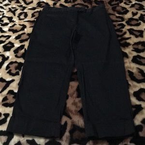 Gently used Jaclyn Smith capris size 6 in black